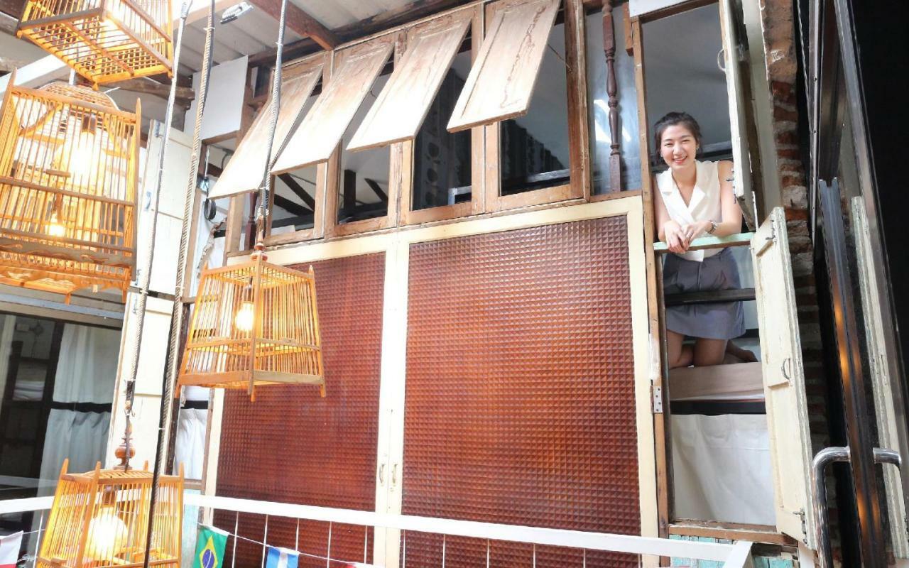 Nivas Siam Hostel Bangkok Exterior photo