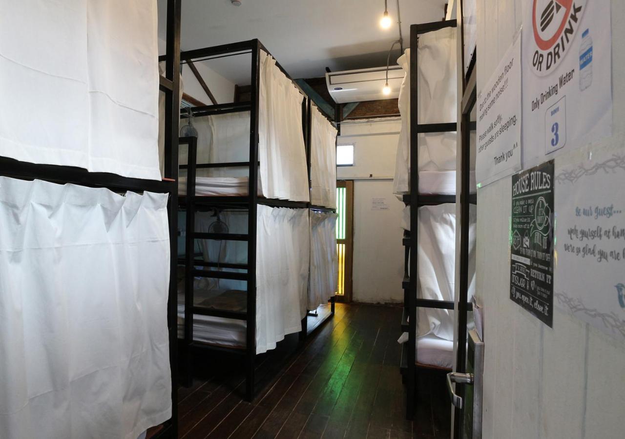 Nivas Siam Hostel Bangkok Exterior photo