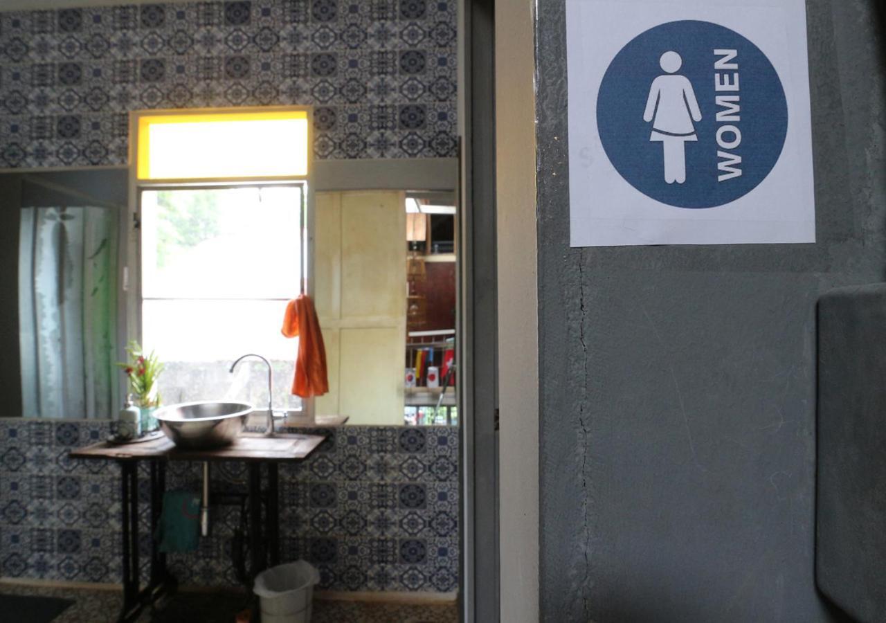 Nivas Siam Hostel Bangkok Exterior photo