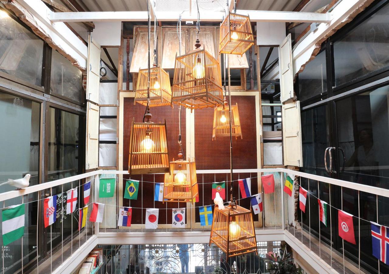 Nivas Siam Hostel Bangkok Exterior photo