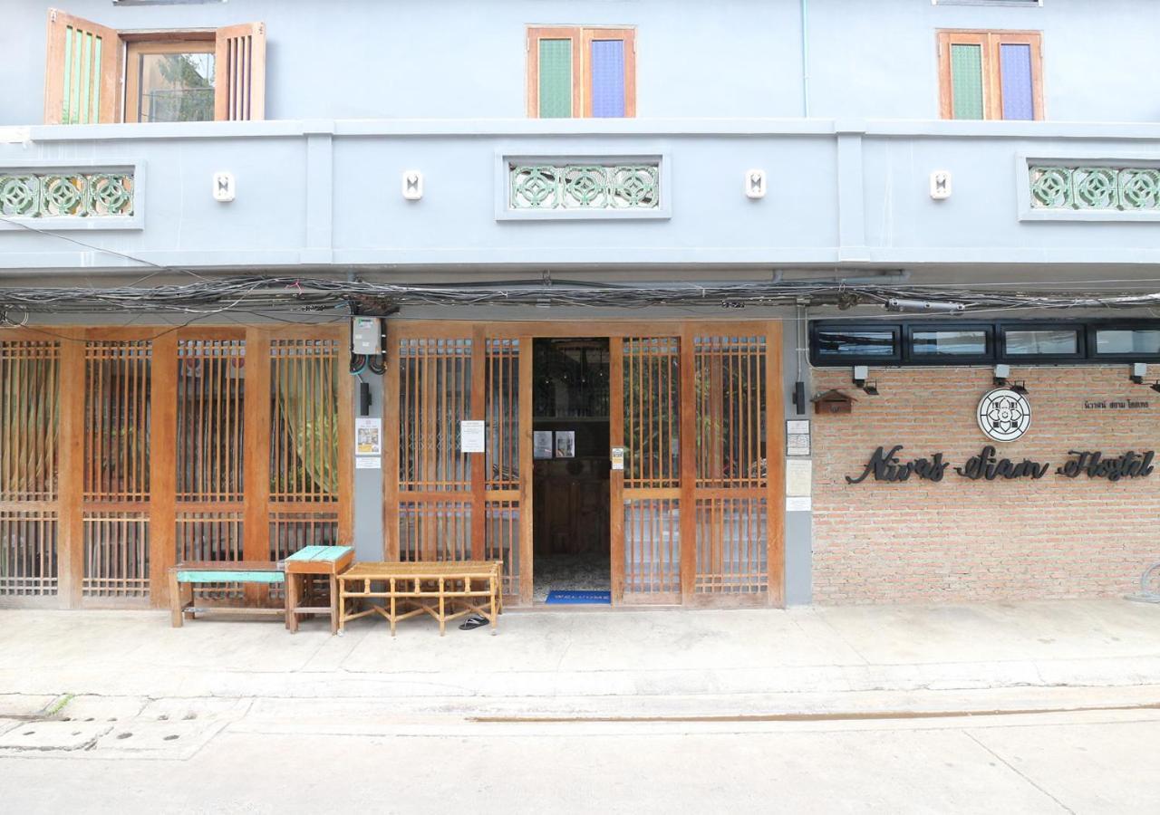 Nivas Siam Hostel Bangkok Exterior photo